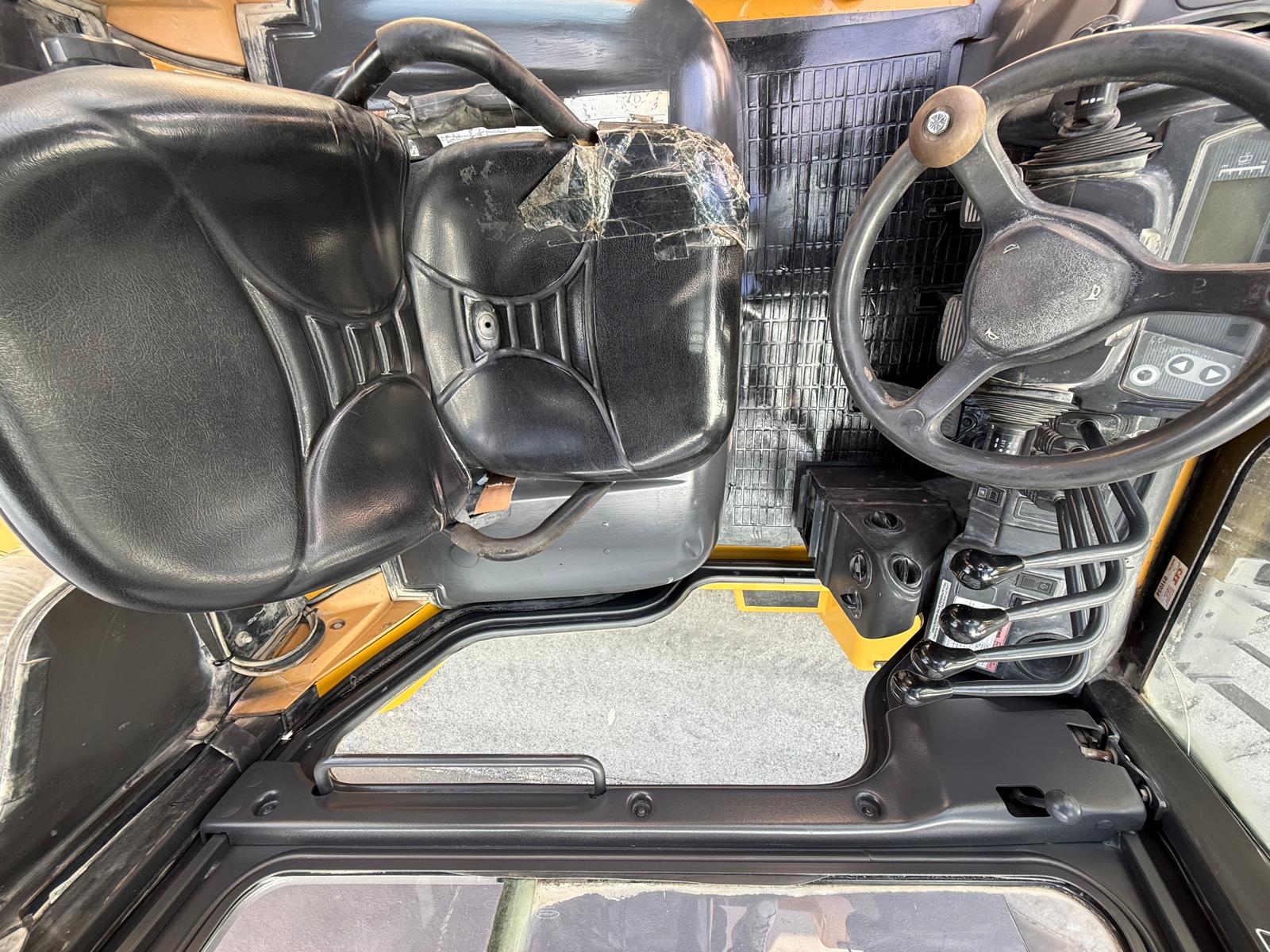 2014 Cat DP70N Diesel Forklift